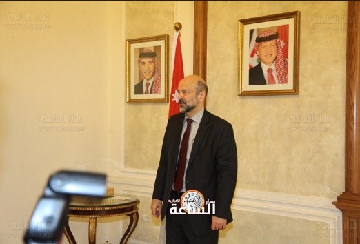 الرزاز يلغي قرار قبول طلبة خارج