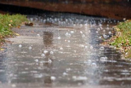 حبات برد وامطار في لواء الكورة