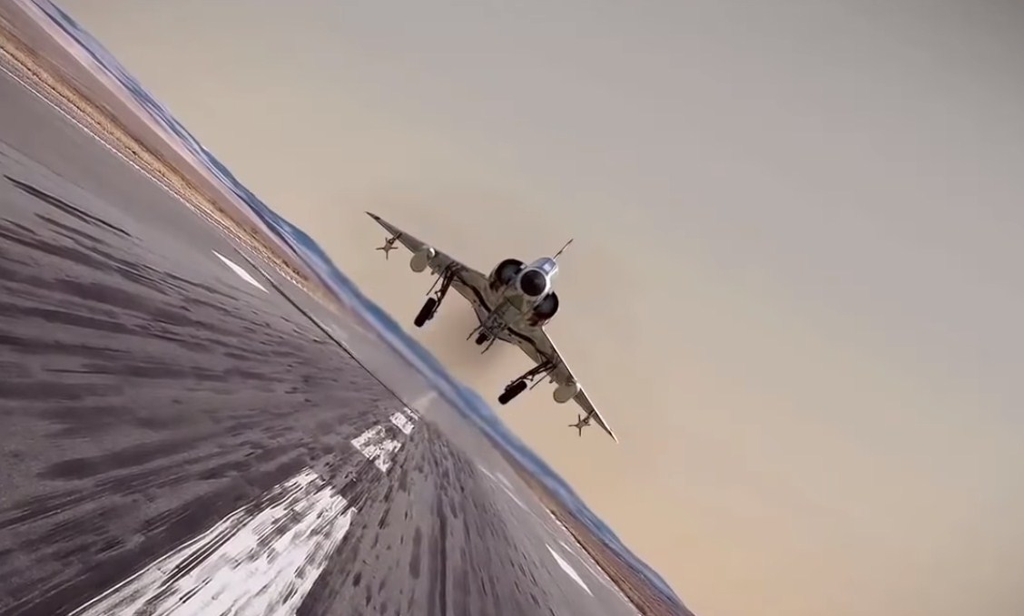 حركات بهلوانية لمقاتلة «ميغ-21» تصيب مشاهدها