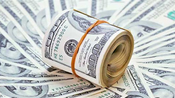 الدولار يتراجع من أعلى مستوى في