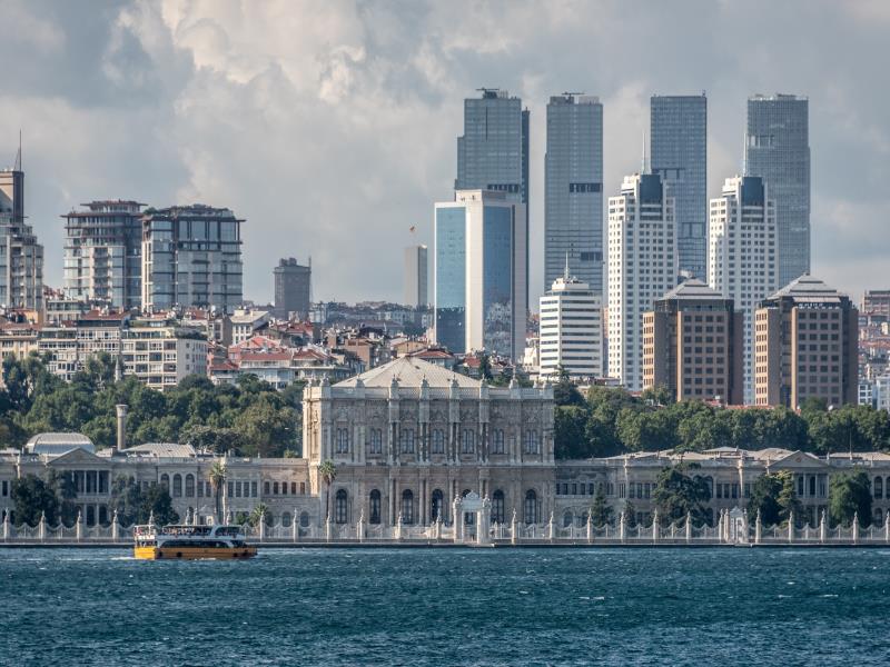 الأجانب يتهافتون على شراء المنازل والقصور