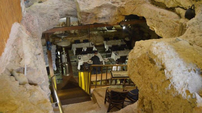 أردني يحول كهفا عمره 65 مليون