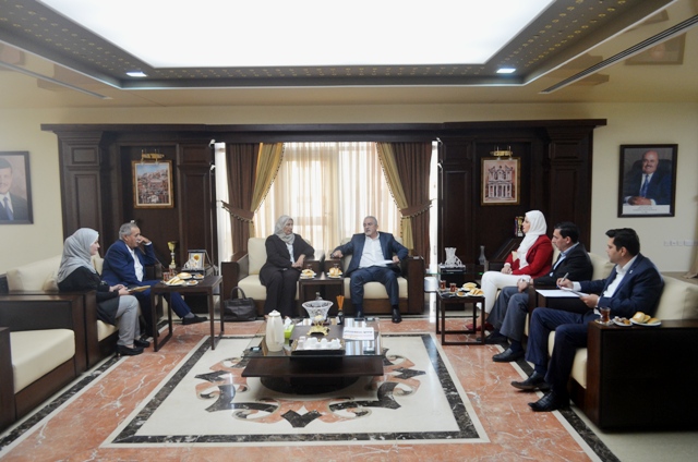 المستشارة الثقافية اليمنية تزور جامعة عمان