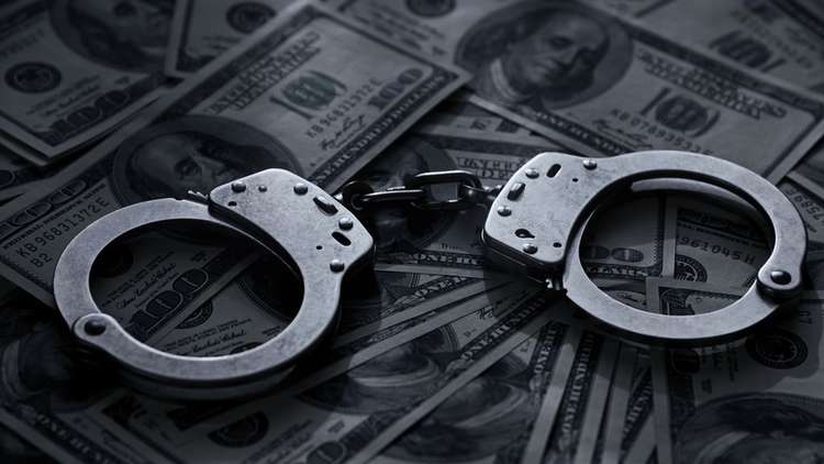 الديون تجبر شقيقين على الهرب والعيش