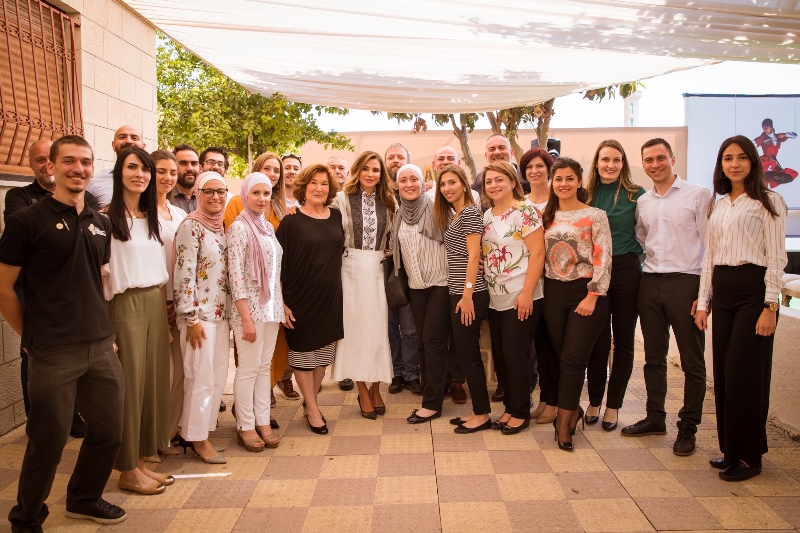 الملكة رانيا تطلع على انشطة الاكاديمية