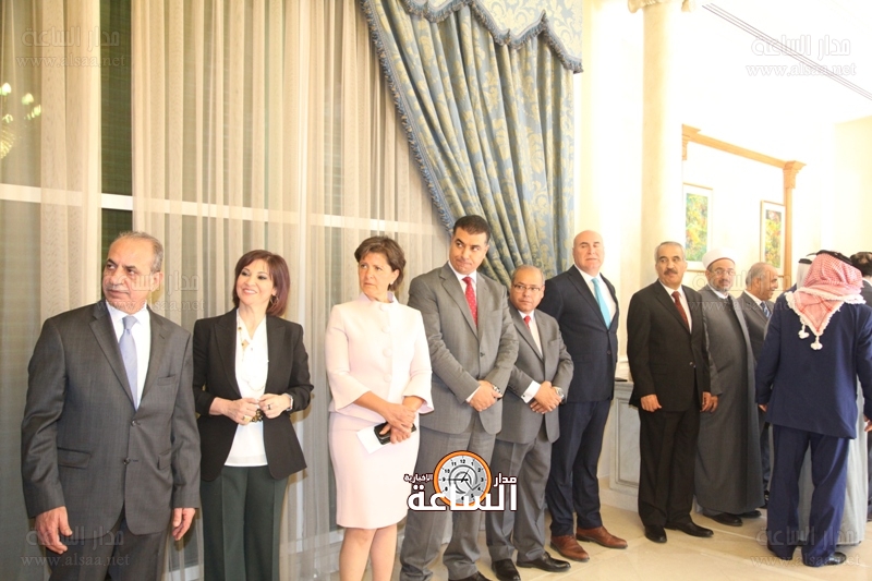 الرزاز يطلب من الوزراء تقديم استقالاتهم