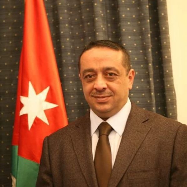 الداوود يقدم استقالته من رئاسة مجلس