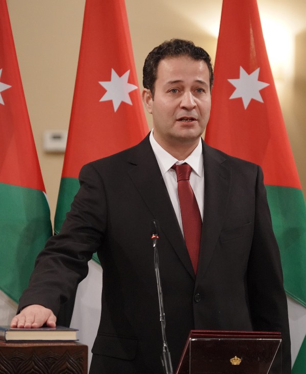 ابو رمان يبدأ بـ «تغريدة»