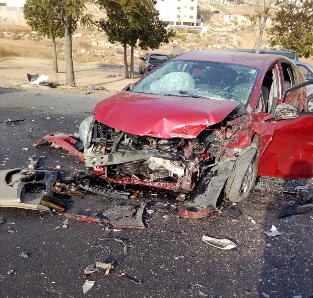 4 اصابات بالغة اثر تصادم مركبتين
