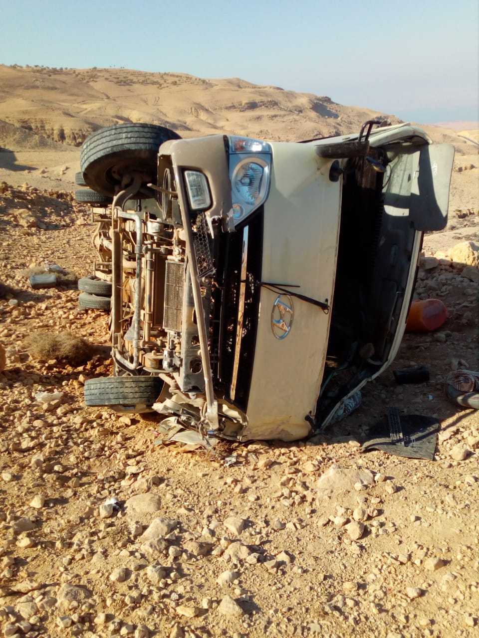 وفاة و16 إصابة بتدهور حافلة سياح