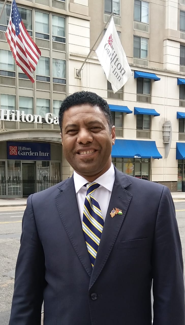 العشوش يستعرض تجربة الزائر الدولي في