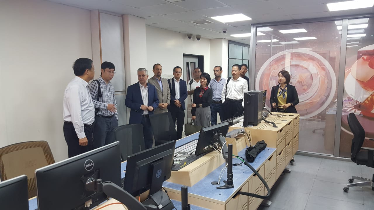 وفد اعلامي صيني يزور مؤسسة الاذاعة