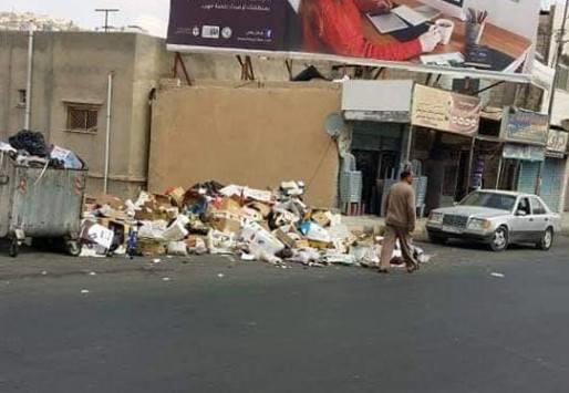 اضراب عمال الطفيلة يتسبب بتكدس مئات