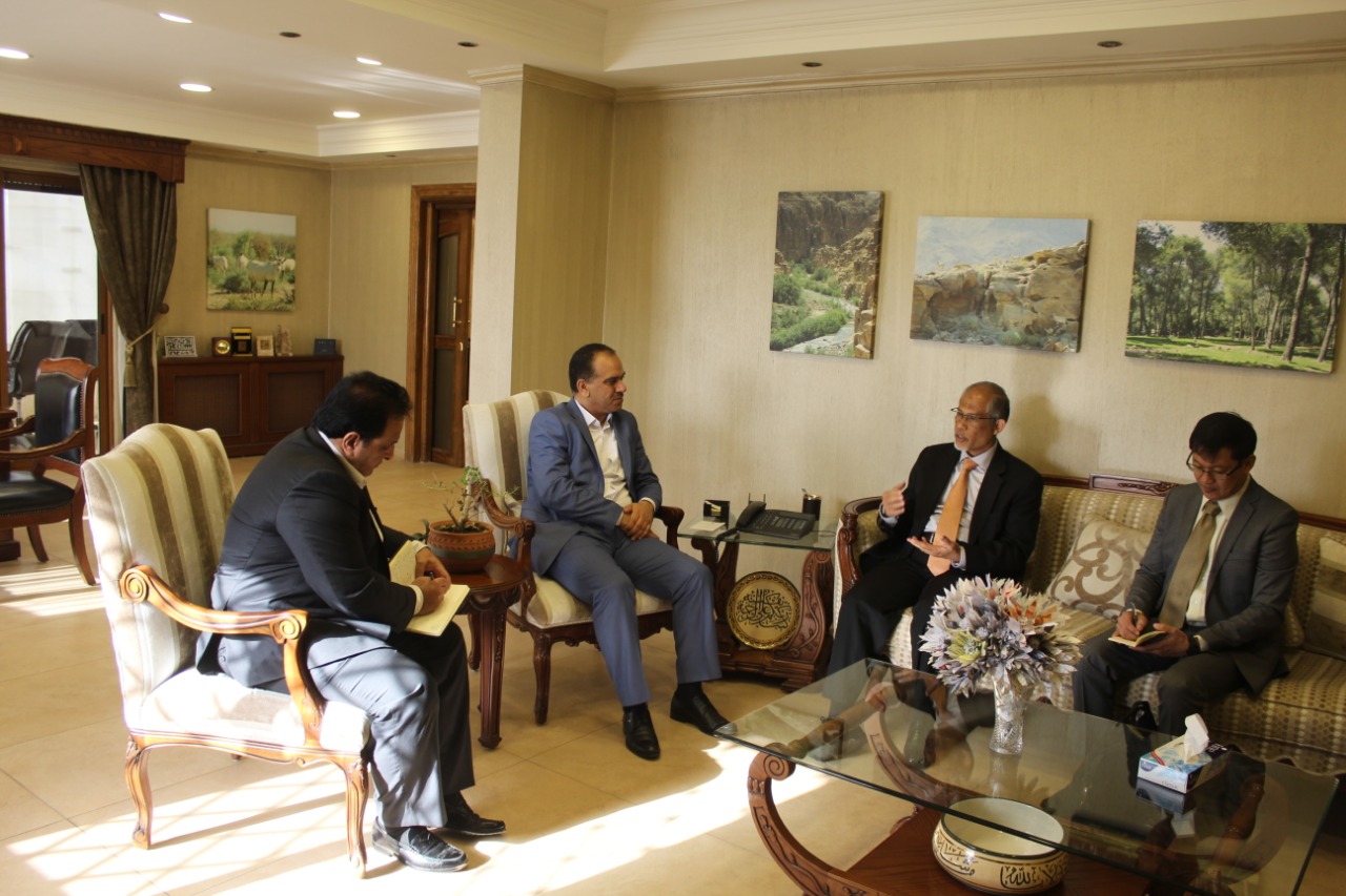 الشحاحدة يستقبل وزير البيئة السنغافوي