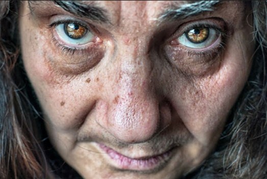 يضرب جدته بعصا حتى الموت بعد