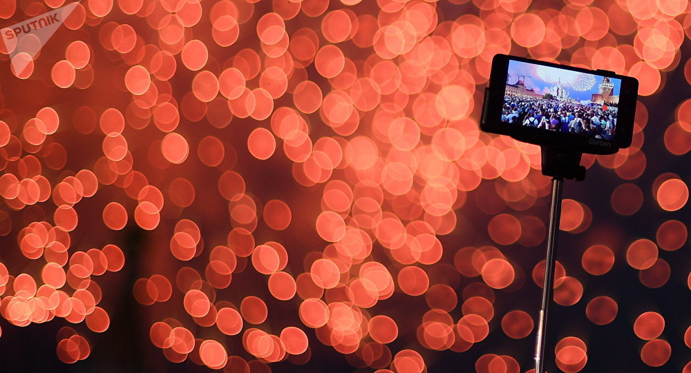 السيلفي الأخير.. . فتاة تسقط من