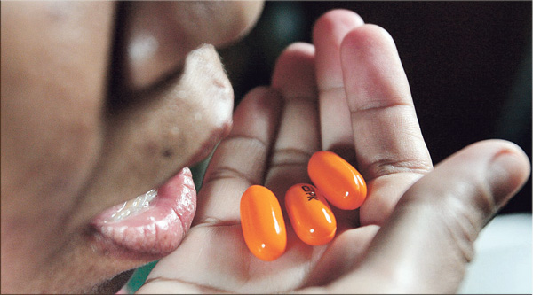 شاب يحاول الانتحار بتناول حبوب ضغط