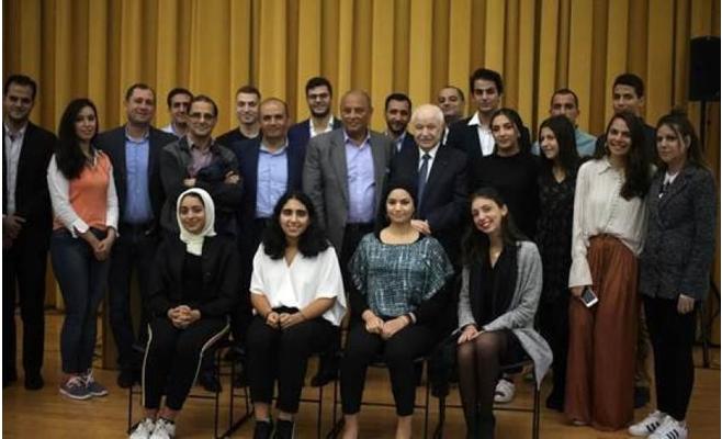 أبوغزاله يلقي كلمة رئيسية في جامعة