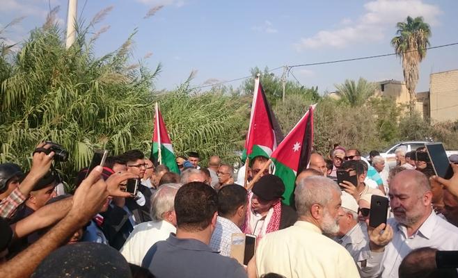 ناشطون يحتجون قرب الباقورة والغمر للمطالبة