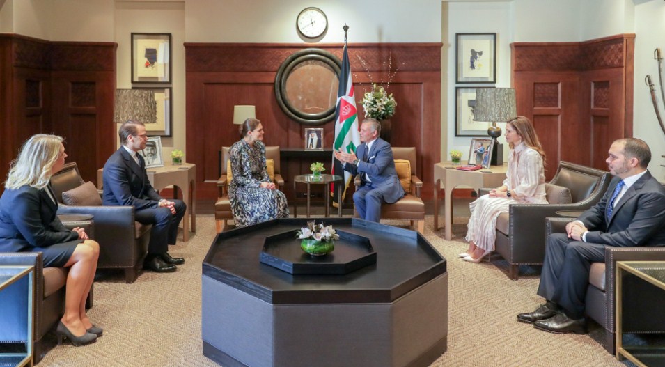 الملك والملكة يستقبلان ولية عهد السويد