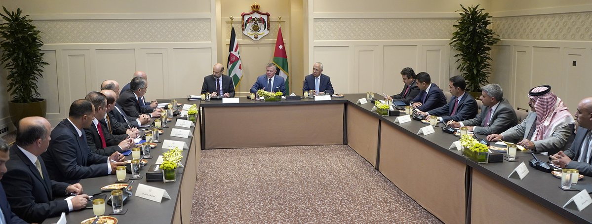 الملك يؤكد على مراجعة قانون اللامركزية