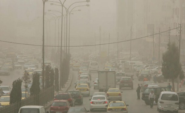 أتربة مثارة وأمطار متفرقة في المملكة