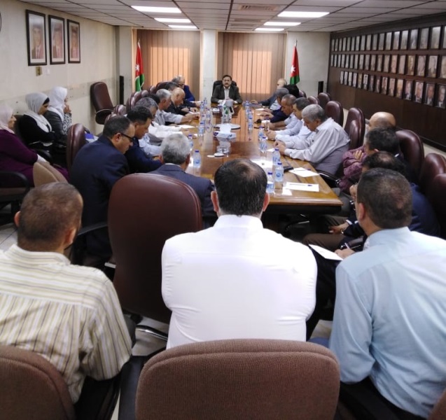 من كناكرية إلى المراقبين الماليين في