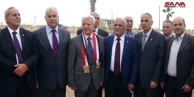 توشح رشيدات العلم السوري يثير جدلا