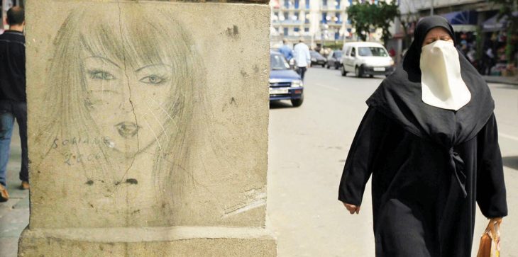 الجزائر تحظر ارتداء النقاب في أماكن