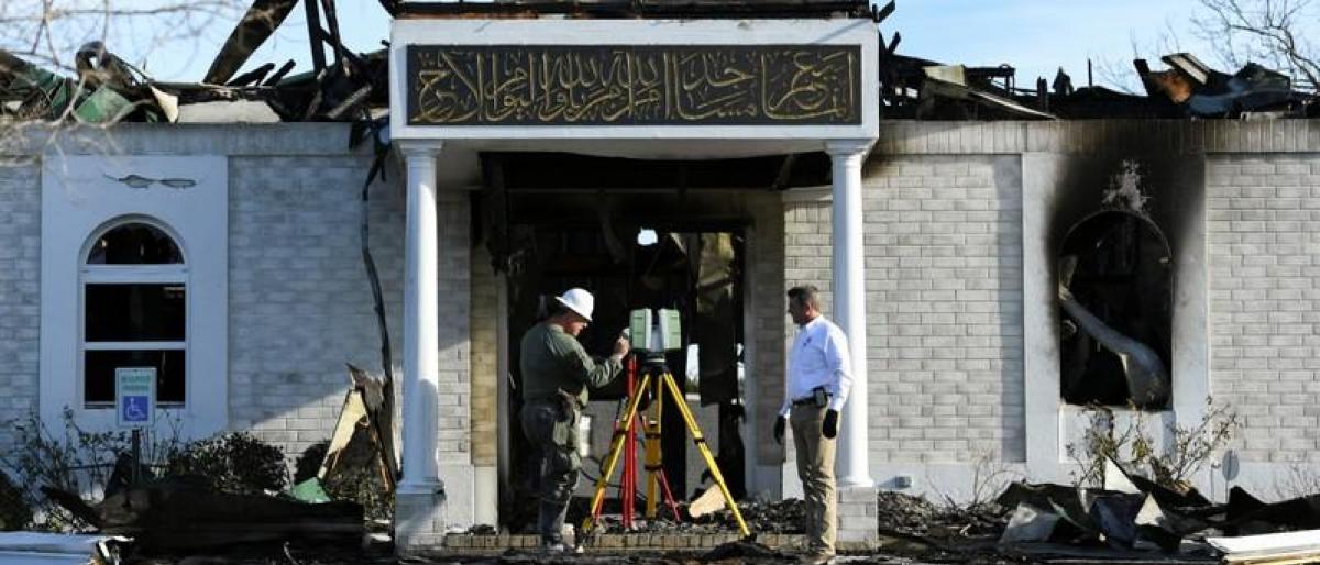 السجن 25 عاما لرجل أحرق مسجدا