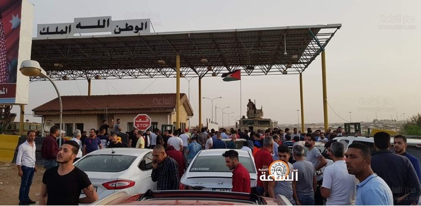الأردن يفتح الحدود بعد أن علقت