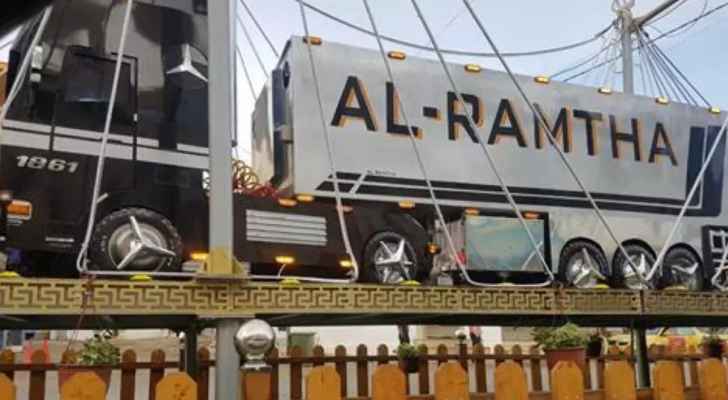 الرمثا تحتفي بفتح معبر نصيب على