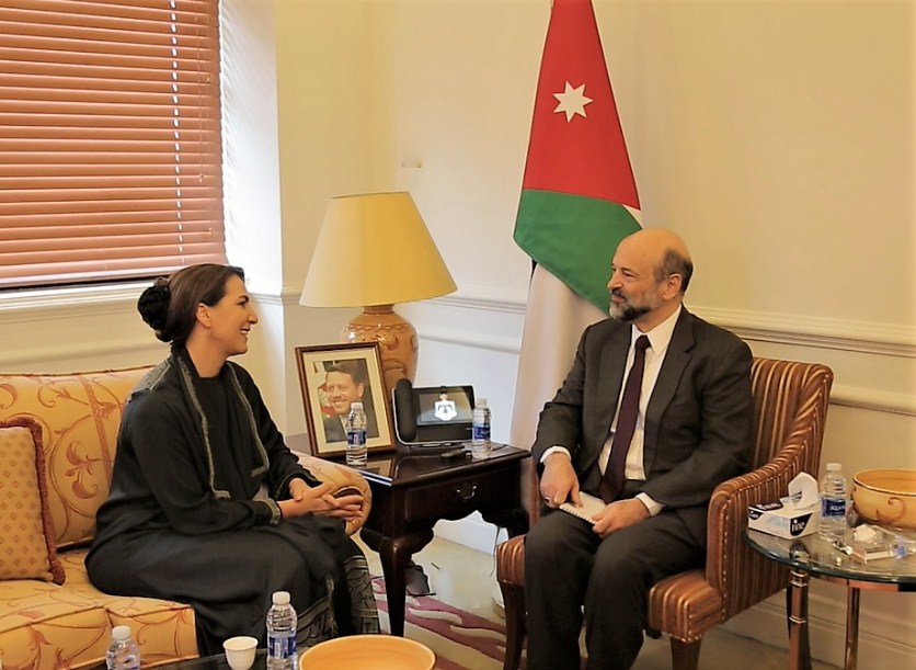 رئيس الوزراء يستقبل وزيرة الدولة الاماراتية