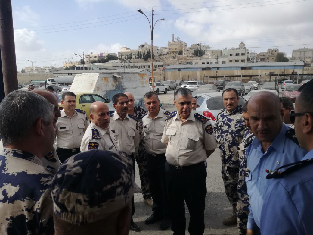 الرحامنة يفاجئ جمرك عمان (صور)