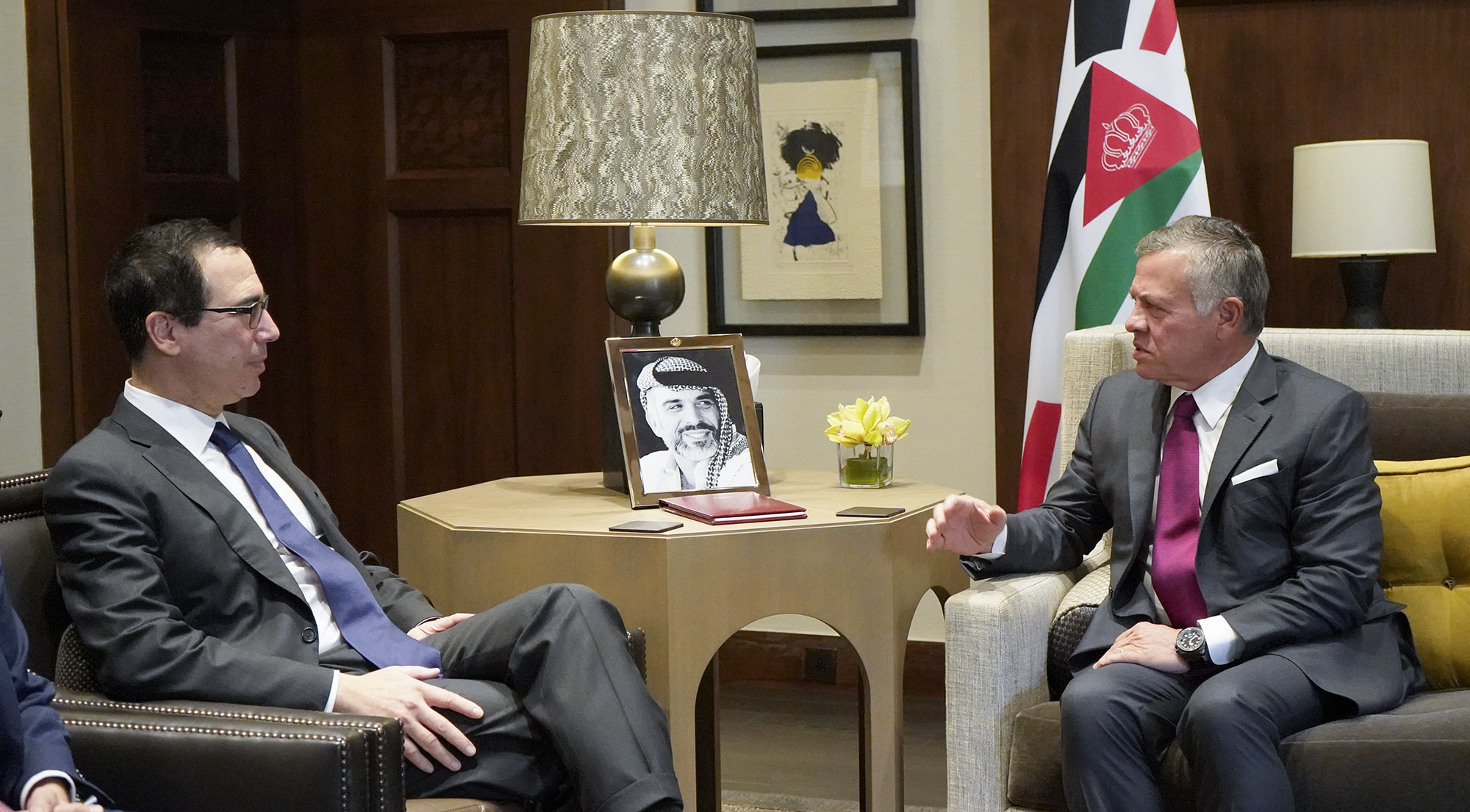 الملك يستقبل وزير الخزانة الأمريكي