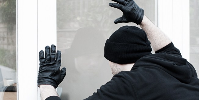 القبض على مطلوب ارتكب 25 عملية