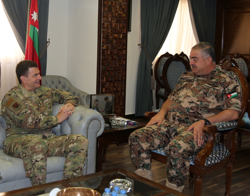 فريحات يستقبل وفدا عسكريا أمريكيا