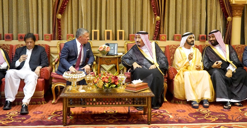 خادم الحرمين يقيم مأدبة غداء تكريما