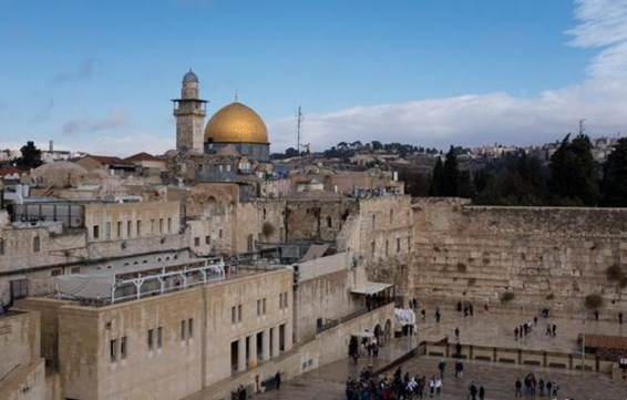 مقدسيون: الوصاية الهاشمية على المقدسات محل