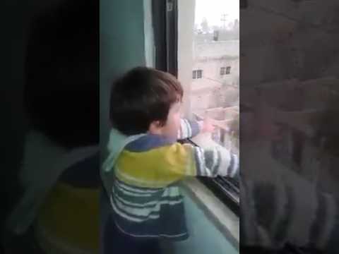 شاهد.. براءة طفل اردني وهو يبتهل