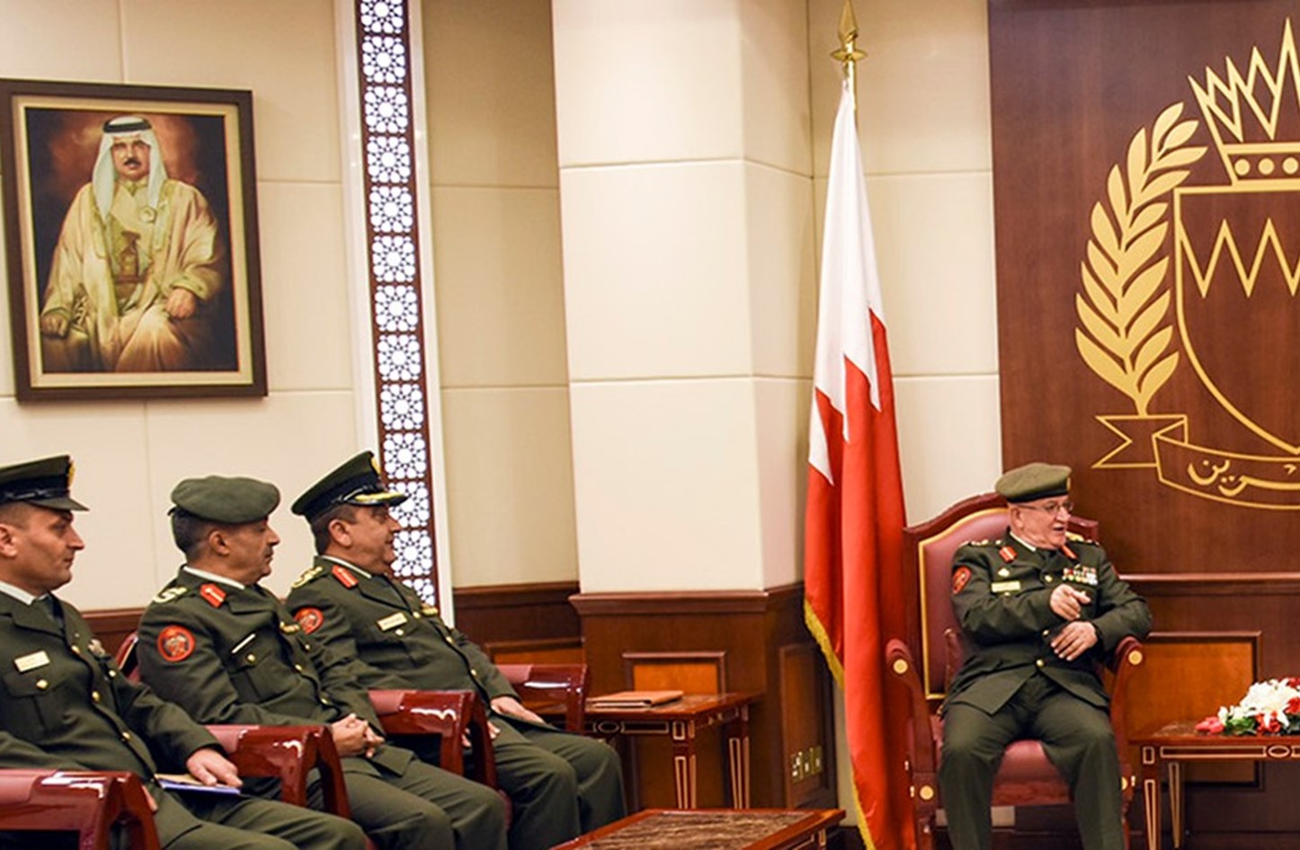 القائد العام البحريني يستقبل مدير القضاء