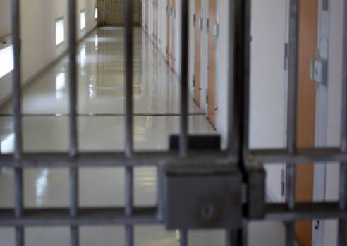 توقيف ثلاثة اشخاص على خلفية اختلاسات