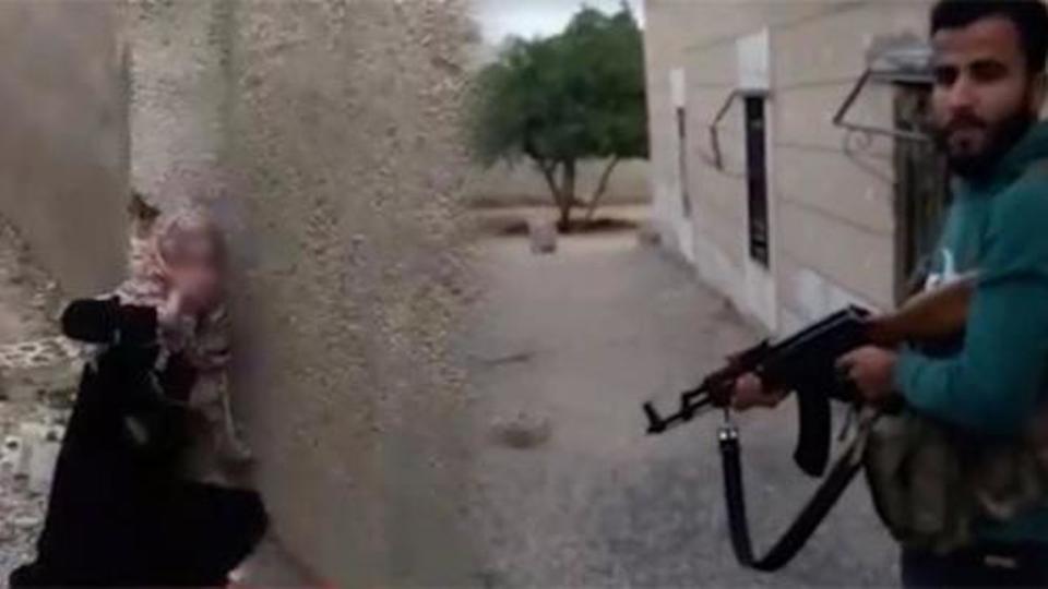 فيديو شغل السوريين.. . شاب يفرغ