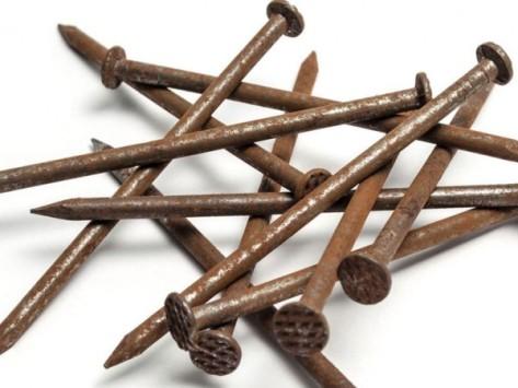 استخراج 122 مسمارا من معدة مريض