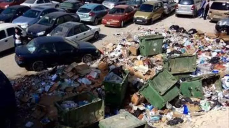 الأمانة تزيل نفايات انتخابات بلدية الموقر