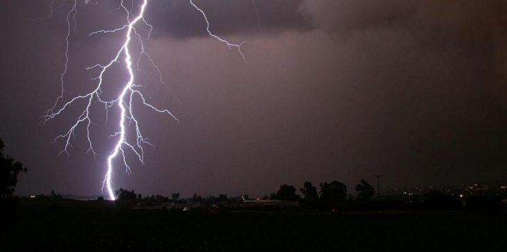 مصرع سعودية إثر صاعقة رعدية وسط