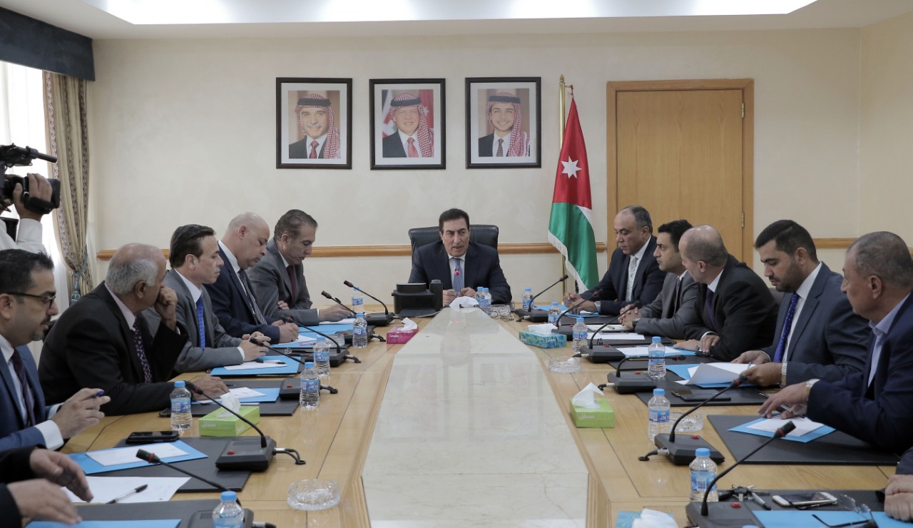 الطراونة يلتقي مجلس النقباء ويرحب بفكرة