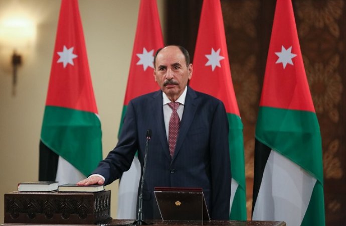 العموش: الجسر المنهار على طريق البحر