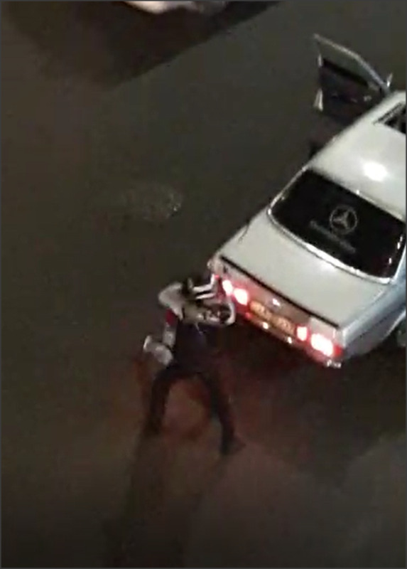 مواطن يعتدي على شرطي سير في