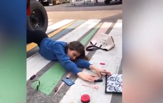 تحدي «التفاخر بالثروات» ينتشر بين الشباب